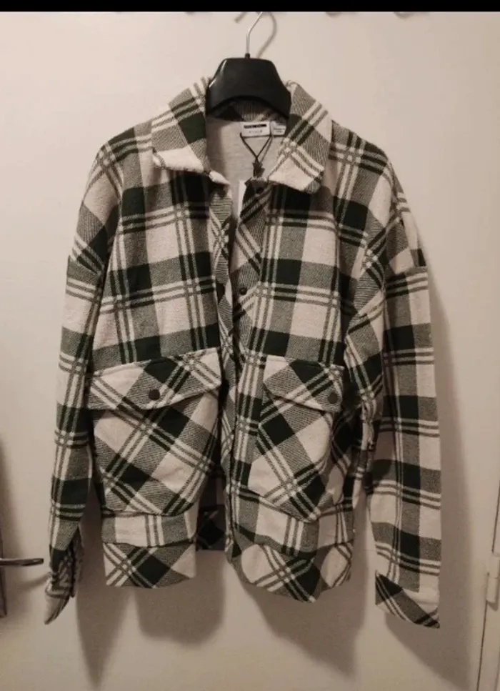 Surchemise carreaux taille S neuf de la marque Noisy May