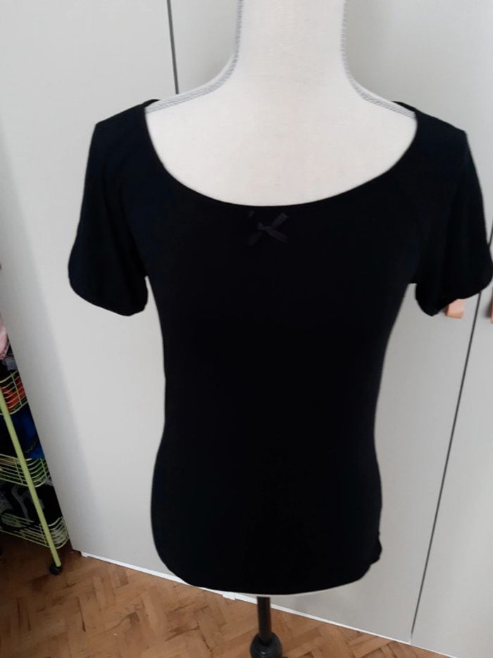 T.shirt noir avec nœud