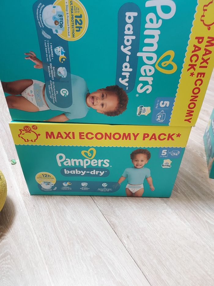 Lot couche pempers taille 5
