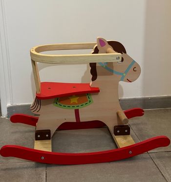 Cheval à bascule en bois