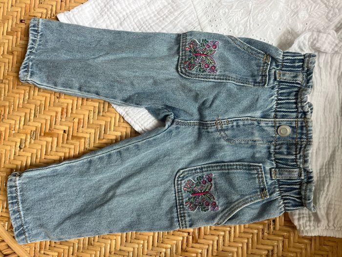 Jeans bébé fille brodée papillon - photo numéro 2