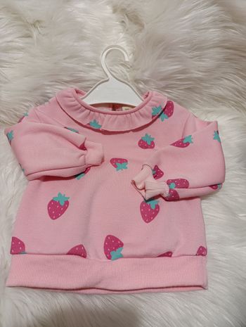 Haut pull à motif fraise