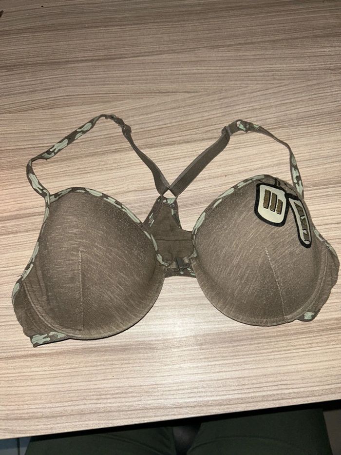 Soutien gorge militaire