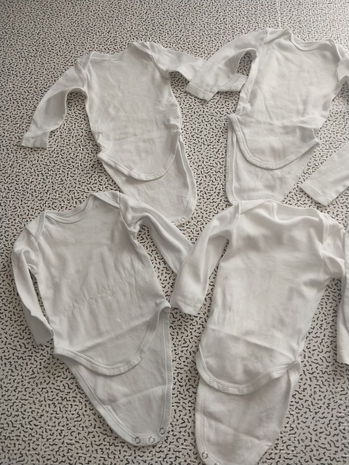 Lot 5 bodies bébé manches longues C&A - photo numéro 2