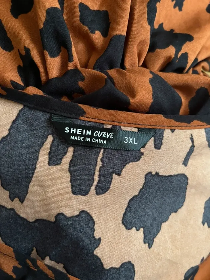 Blouse SHEIN Curve imprimée graphique brun/noir – manches bouffantes, taille 3XL - photo numéro 4