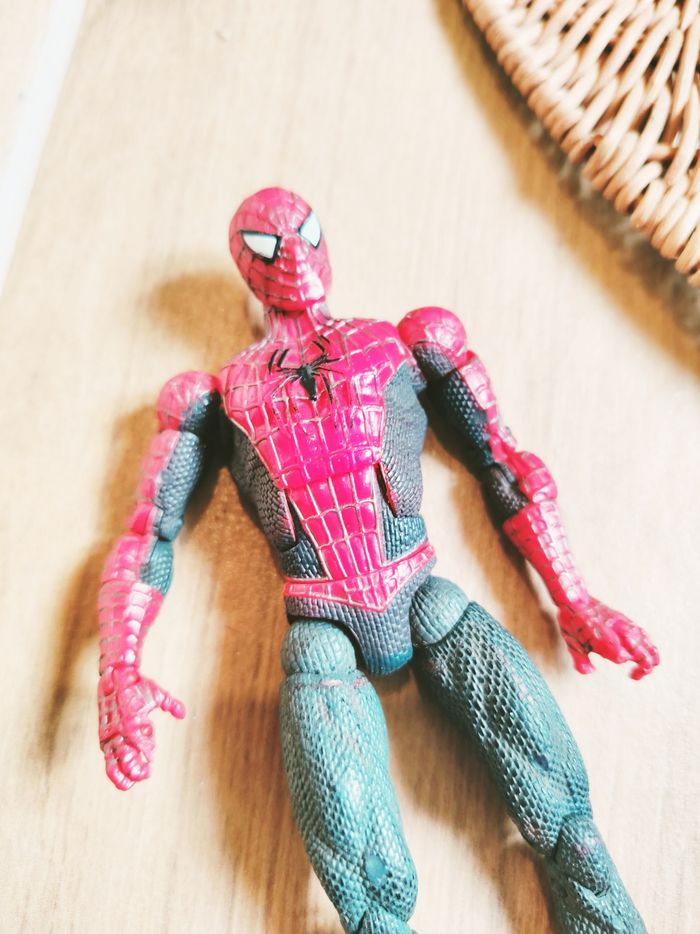 🦟 Spider-man figurine Avengers marvel super poseable année 2004 marque Toy biz - photo numéro 4