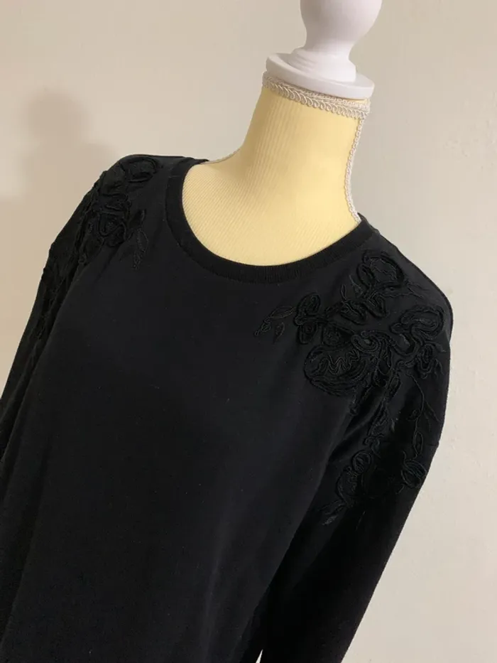 Pull noir à détails brodés Yessica – Taille S - photo numéro 2