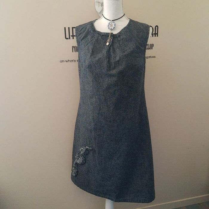 Robe mi longue denim en jean souple 100% coton couleur chambray coupe trapèze - photo numéro 2