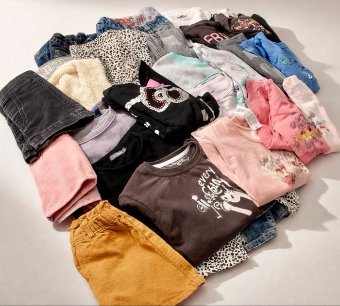 Lot 28 vêtements fille 8 ans