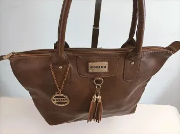 Sac à main Rodier marron avec détails dorés