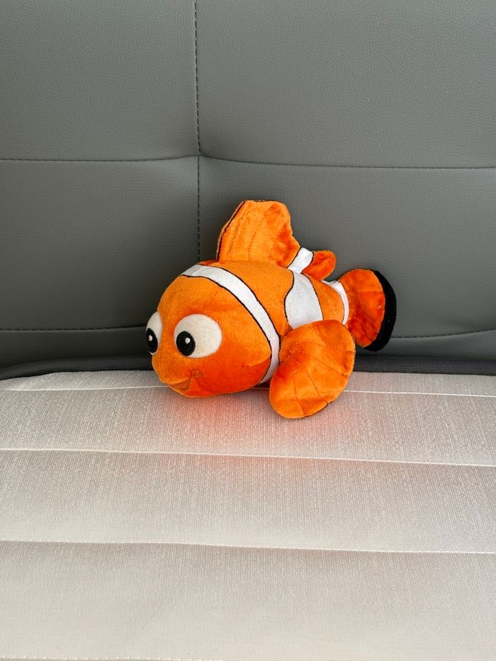 Peluche Nemo orange et blanche de Disney