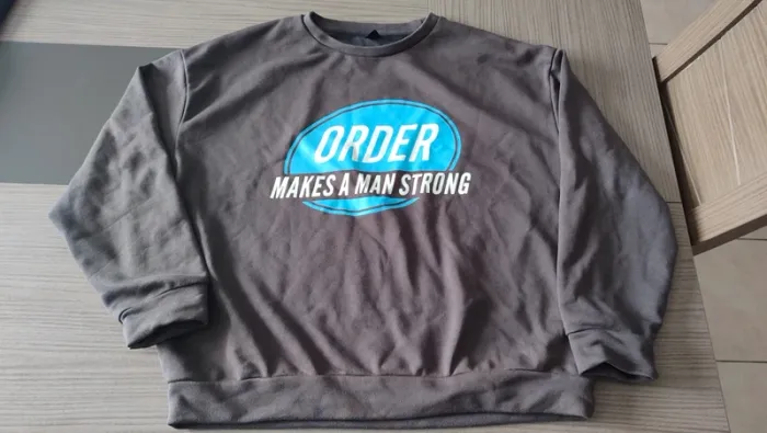 Sweatshirt