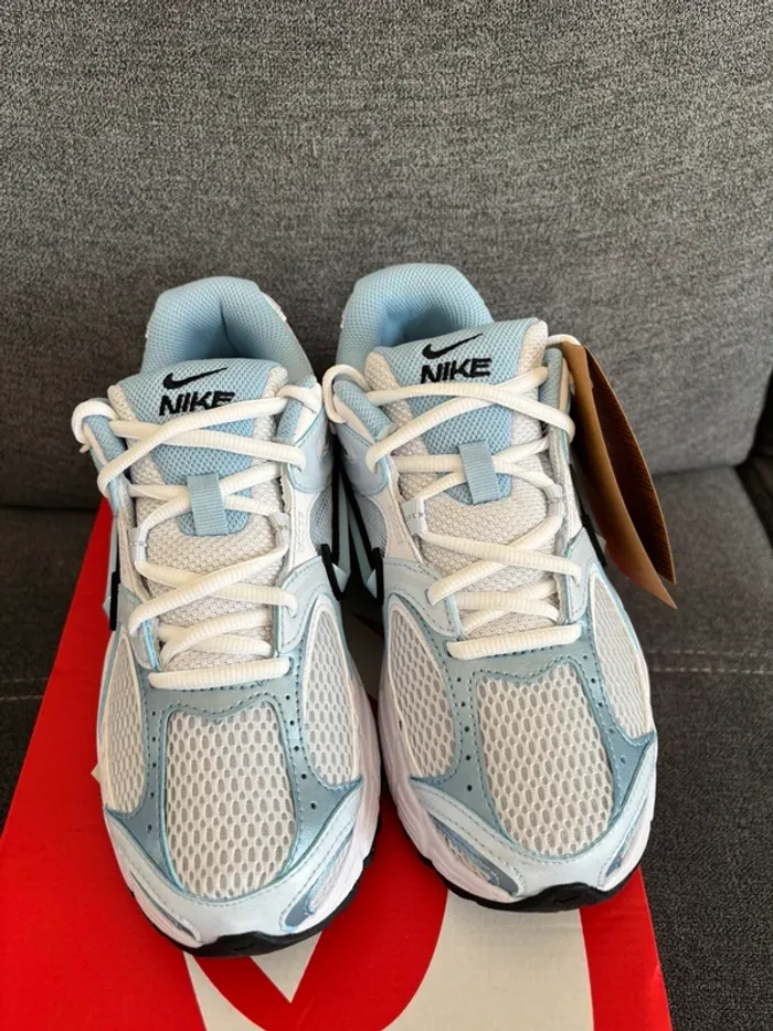 Nike V5 RNR bleu clair blanc  38,5 - photo numéro 2