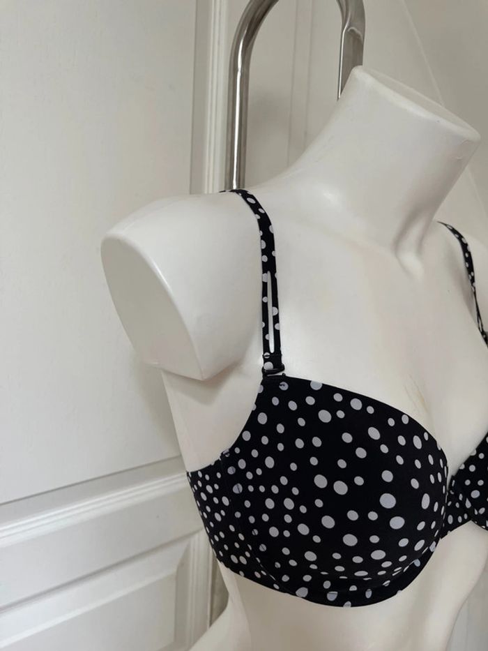 Soutien-gorge à pois - photo numéro 6