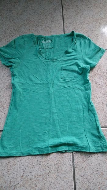 Petit t-shirt vert taille 38