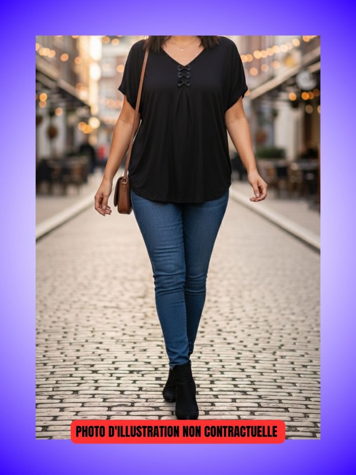 Tee-shirt Noir Fluide Décolleté V – Manches Courtes – Nœuds Décoratifs – Sans Marque – Bon État - photo numéro 4