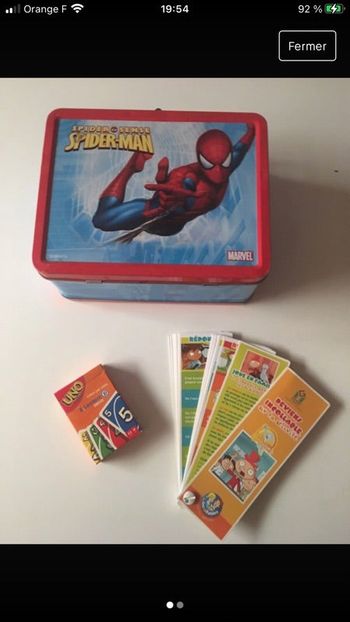 1 lot enfant 1 boîte à goûter spiDer - man +deux jeux +1 livre