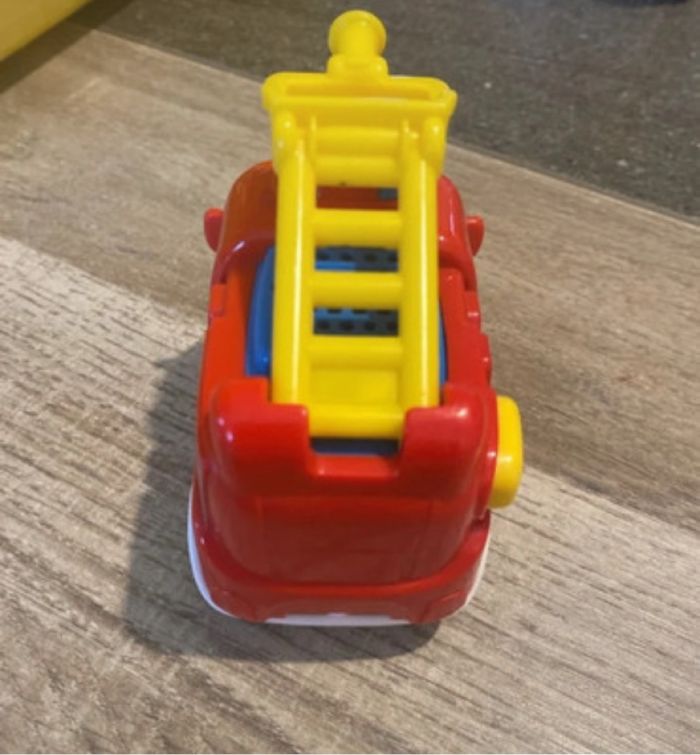 Tut tut bolide Mahé le camion de pompier. - photo numéro 4