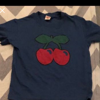 T shirt neuf taille 4 ans