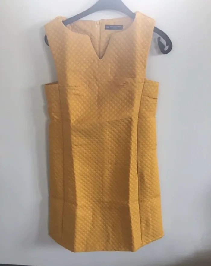 Robe jaune matelassée