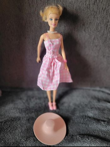 Tenue vichy pour Barbie