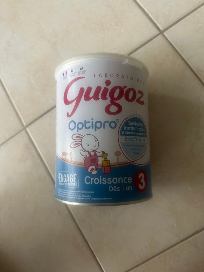 Lait guigoz 3 eme âge neuf