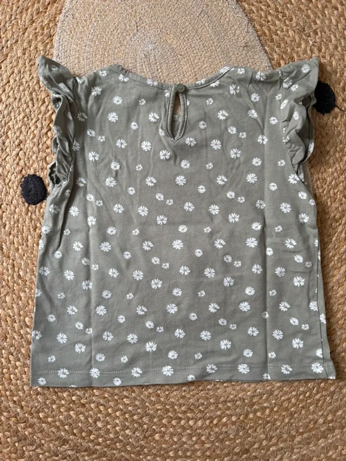 T-shirt MC volants vert kaki fleurs H&M 2 / 3 ans - photo numéro 3