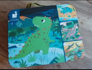 4 puzzles dinosaures - très bon état - 3 ans et +