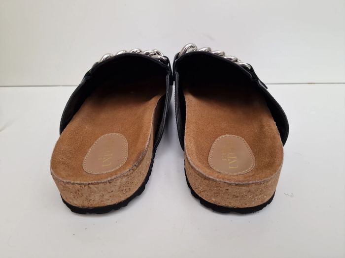 Mules En Cuir Noir Avec Chaines Métal Argenté Ulla Popken Studio Untold - photo numéro 4