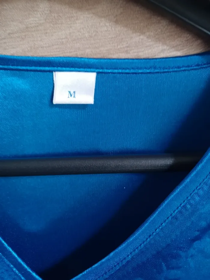 Chemise de nuit Taille M bleu satiné - photo numéro 3