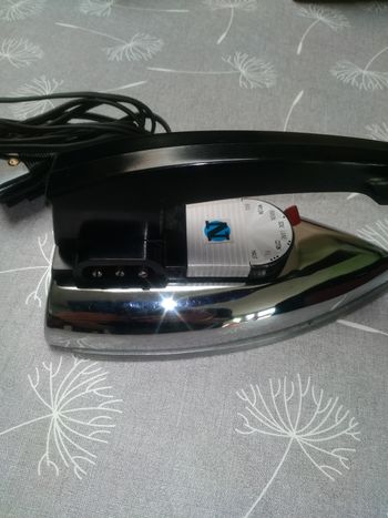 Fer à repasser de voyage vintage