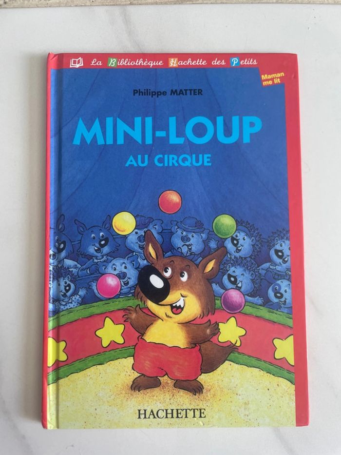 Livre mini loup au cirque