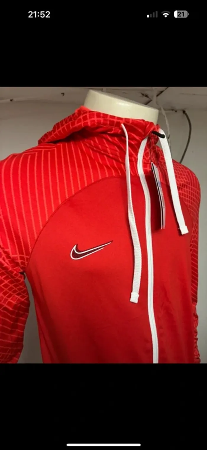 Sweat à capuche Nike rouge - Taille M - Neuf avec étiquette - photo numéro 4