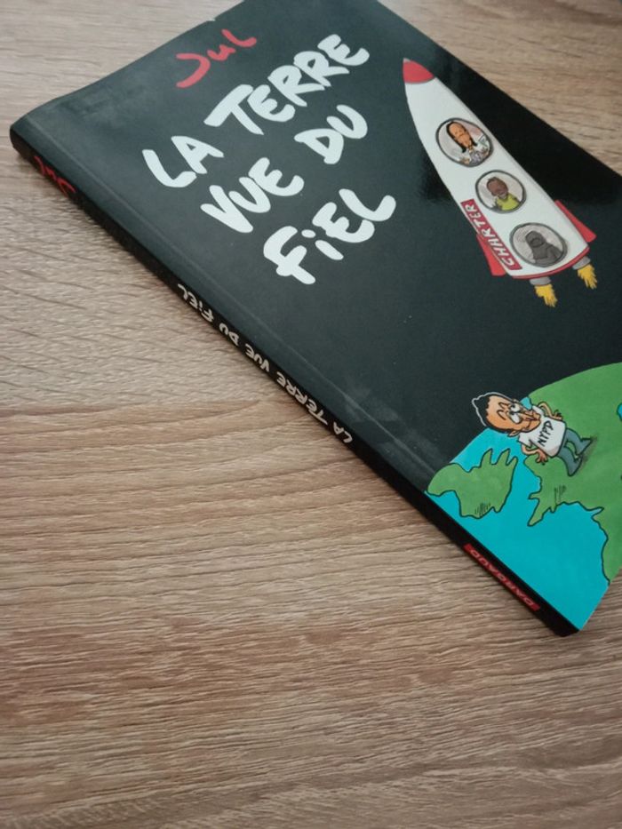 Jul 🪅 La Terre vu du fiel - photo numéro 3