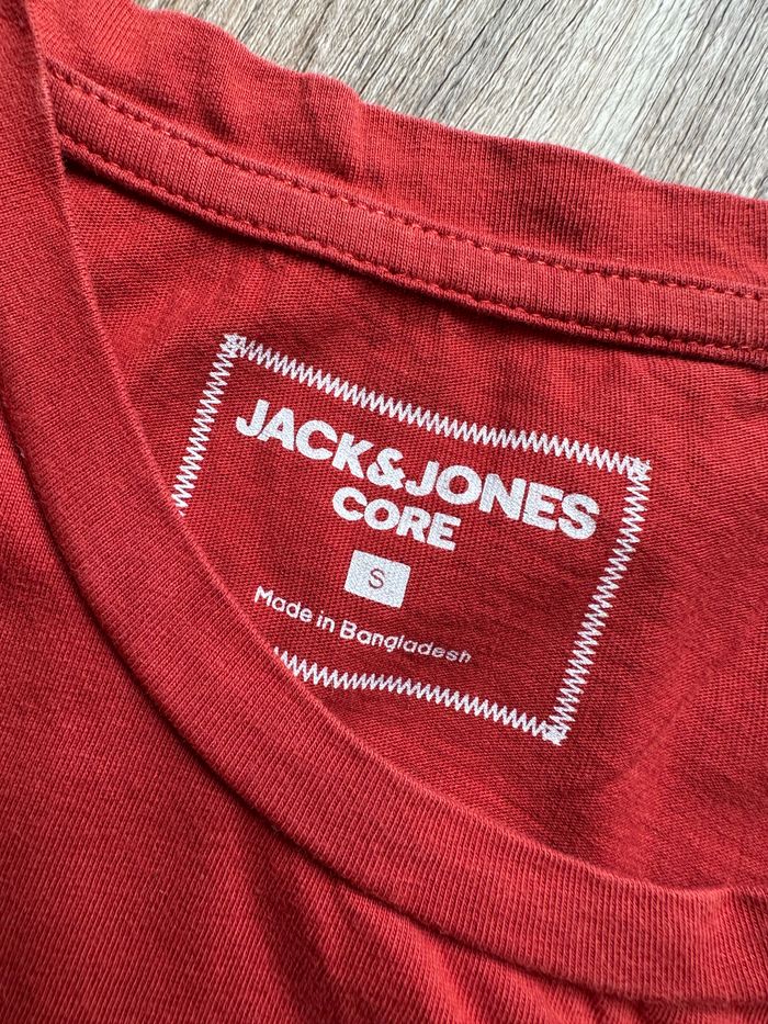 - Tee shirt Jack & Jones - Taille S - Très bon état, mini accro - photo numéro 3