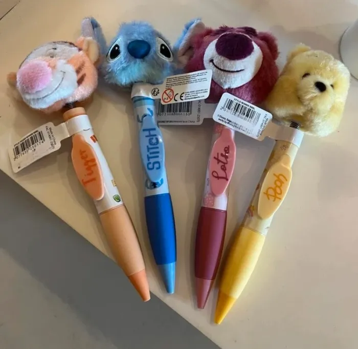 4 stylos disneyland paris