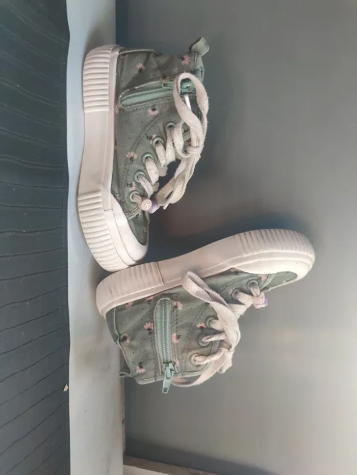 Paire de baskets fille genre converse pointure 29 - photo numéro 5