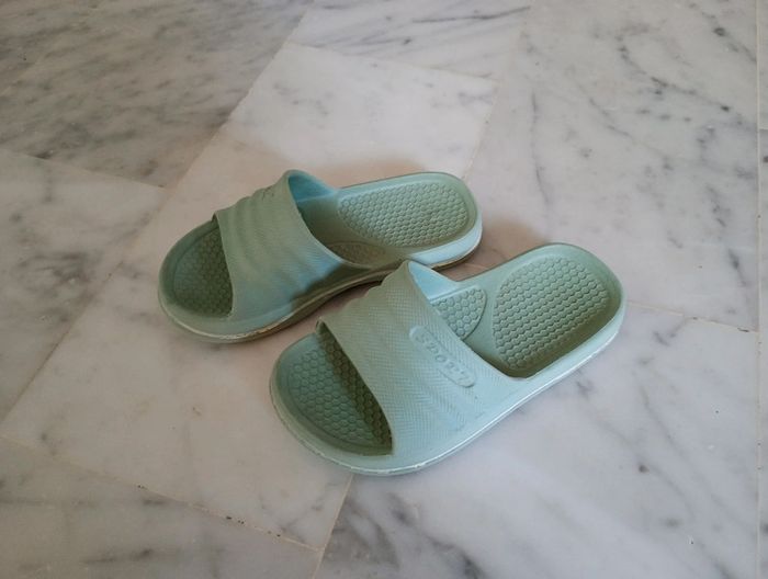 Chaussures/ sandales/ claquettes / bébé/ enfant/ taille 25