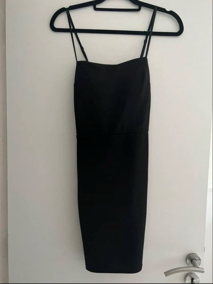 Robe moulante noire - photo numéro 2