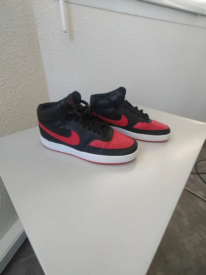 Nike
Court Vision Mid - Noir et rouge - photo numéro 2