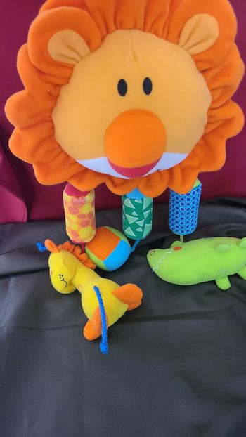 Mobile 47cm tête de lion de 25cm à grelots