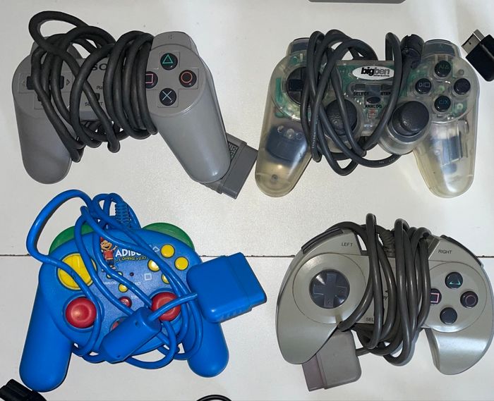 lot PS1 PSone Playstation + câbles, manettes et cartes mémoires - photo numéro 5
