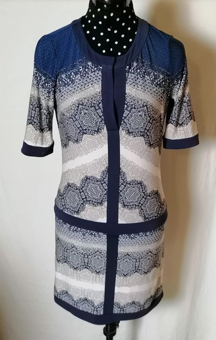 Robe court motifs ethniques marine blanc beige taille xxs BCBG Maxazria - photo numéro 2