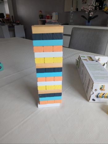 Jeu de bois style jenga en couleur