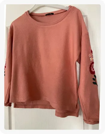 Sweat vieux rose manches fleuries Kiabi