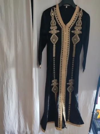 Caftan noir en velours