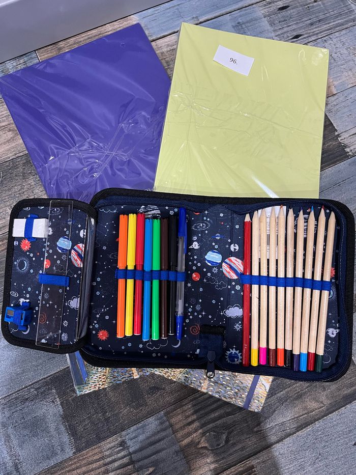Lot feuilles carnet et trousse enfant - photo numéro 2