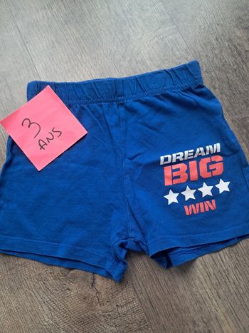 Short 3 ans