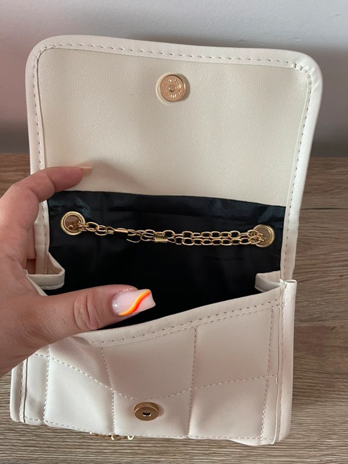 Petit sac beige avec chaîne - photo numéro 4