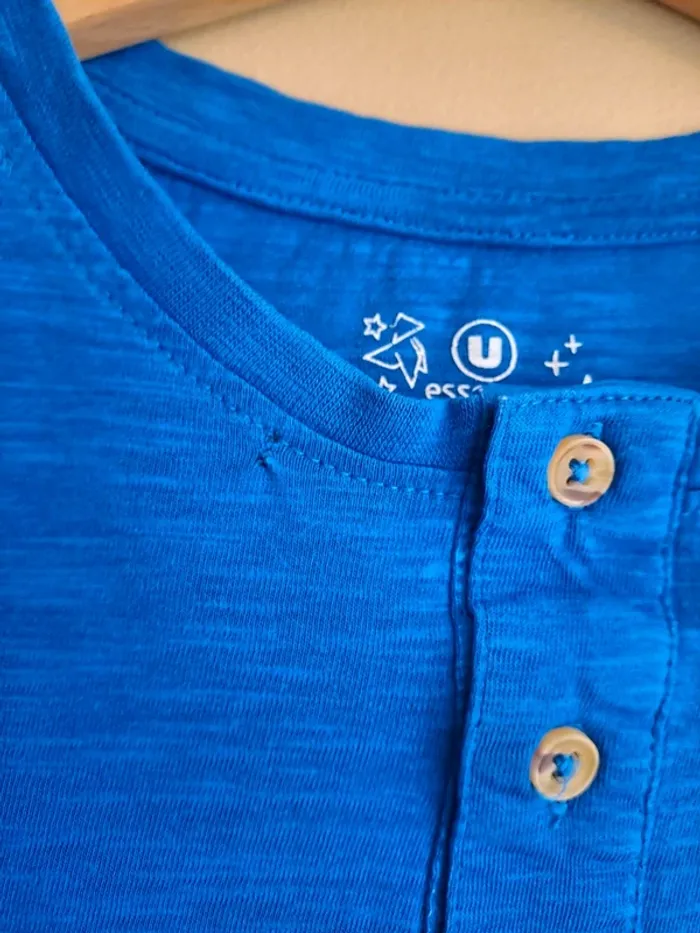 T-shirt ML Garçon U essentiel 10 ans bleu 1 mini accroc recousu à peine visible prix mini - photo numéro 3